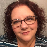 Psychologist Leigh Wayna providing different types of therapy in Detroit