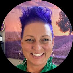 Psychologist Mishel Powell providing different types of therapy in Indianapolis